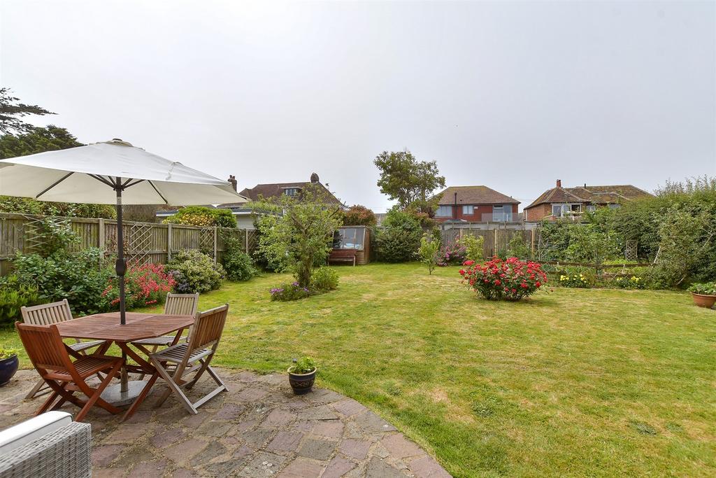 Kings Avenue, Birchington, Kent 5 bed detached house for sale - £725,000