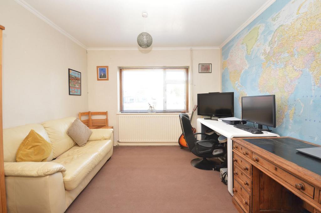 Bedroom / 2nd Lounge