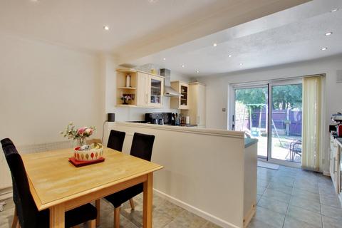 17 Chapel Wood, New Ash Green, Longfield, DA3 8RA