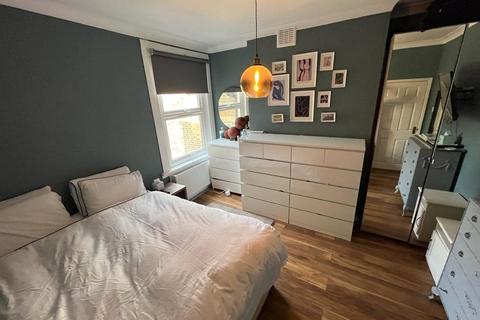 2 bedroom flat for sale, Glenwood Road, Catford, London, SE6