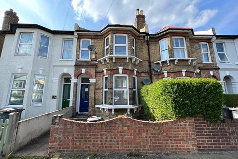 30b Glenwood Road, London, SE6 4NF