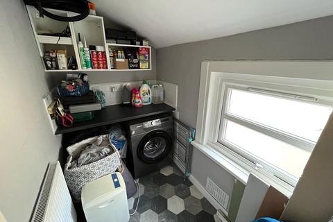 30b Glenwood Road, London, SE6 4NF