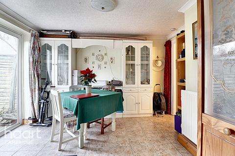 4 Lawrence Way, Cambridge, CB4 2PR