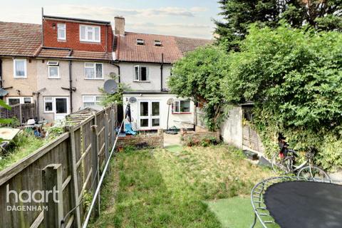 4 bedroom terraced house for sale, Oxlow Lane, Dagenham