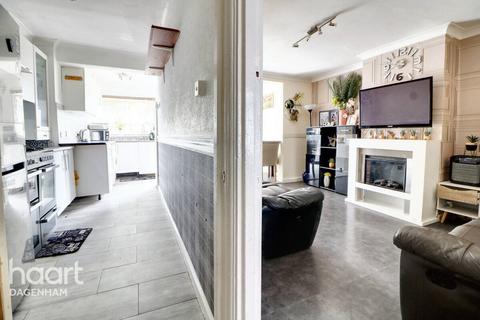 4 bedroom terraced house for sale, Oxlow Lane, Dagenham