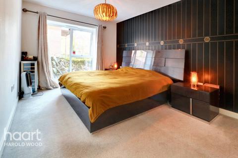 Flat 1, Daisy Court Jackdaw Close, Romford, RM3 0LW