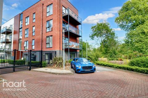 3 bedroom apartment for sale, Jackdaw Close, Romford