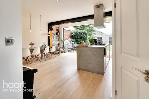 45 Elmhurst Drive, London, E18 1BP