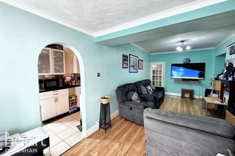 3 bedroom end of terrace house for sale, Ford Road, Dagenham