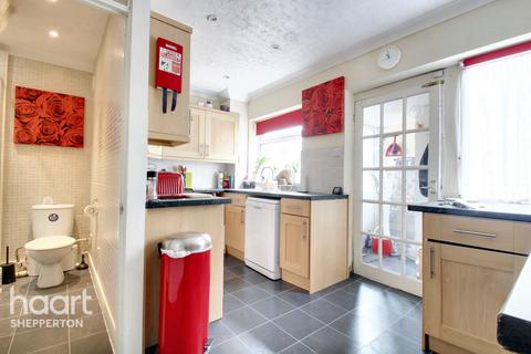 2 bedroom terraced house for sale, Queen Mary Road, Shepperton