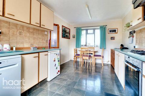 3 bedroom semi-detached house for sale, Chaucer Road, Romford