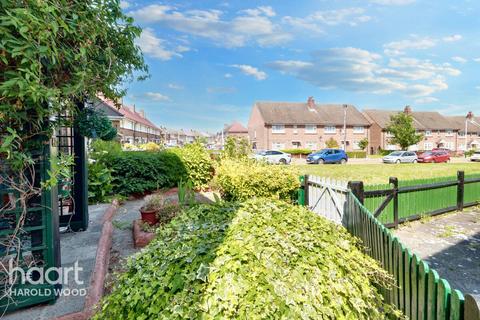 3 bedroom semi-detached house for sale, Chaucer Road, Romford