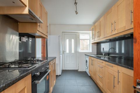 3 bedroom terraced house for sale, Lincombe Rise, Leeds LS8