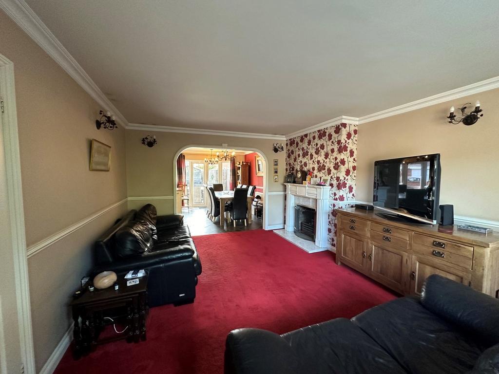 Reading Road, Winnersh, Wokingham, RG41 3 bed semidetached house for