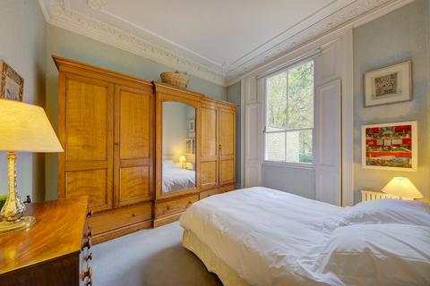 2b Argyll Road, London, W8 7DB