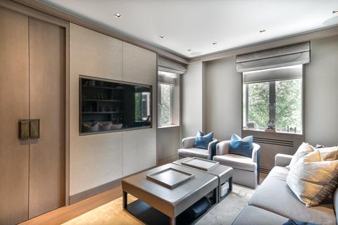 3 bedroom apartment for sale, Park Street, London W1K