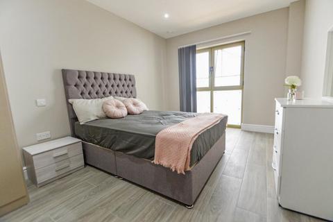 2 bedroom flat to rent, 62 Station Road, Langley SL3
