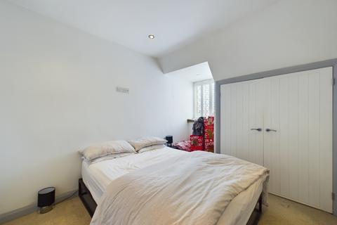 1 bedroom flat for sale, The Street, Bramley, RG26