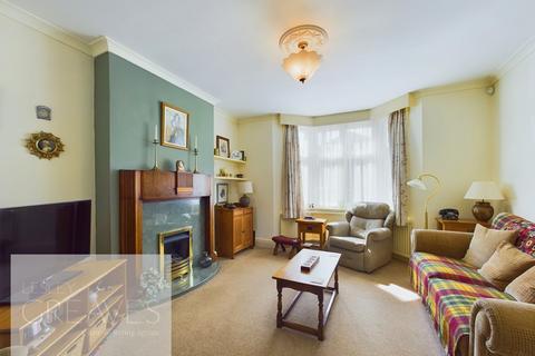 6 Brooklands Drive, Gedling, Nottingham, NG4 3GU