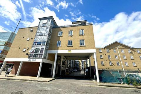 2 bedroom flat for sale, Malt House Place, Romford, London, RM1 1AR