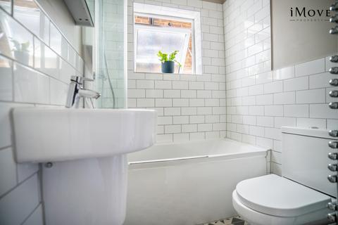 Flat 1, 28 Rockmount Road, London, SE19 3ST