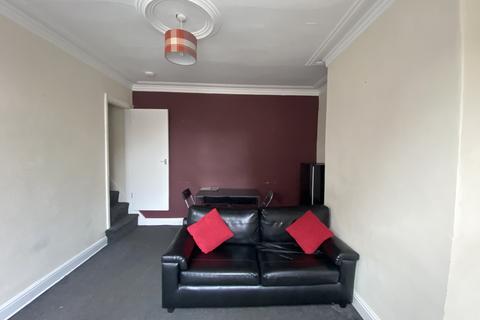 2 bedroom apartment to rent, 34 Harold Terrace #083268