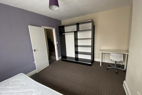 2 bedroom terraced house to rent, 34 Harold Terrace, Burley LS6