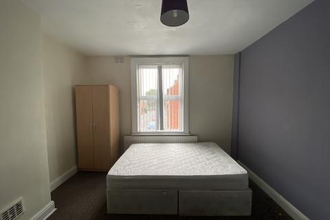 2 bedroom terraced house to rent, 34 Harold Terrace, Burley LS6