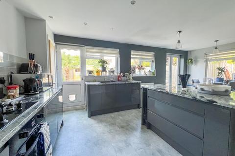 10 Cherry Close, Hockley, SS5 5BG