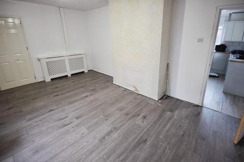 3 bedroom semi-detached house to rent, Beverley Drive, Bentilee
