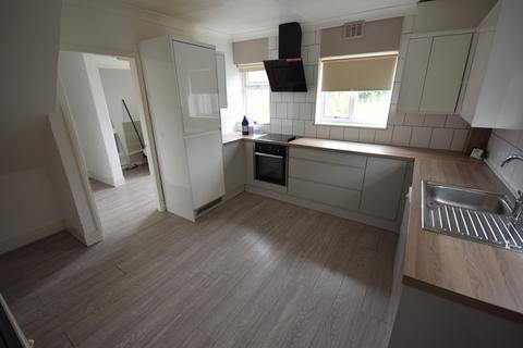 3 bedroom semi-detached house to rent, Beverley Drive, Bentilee