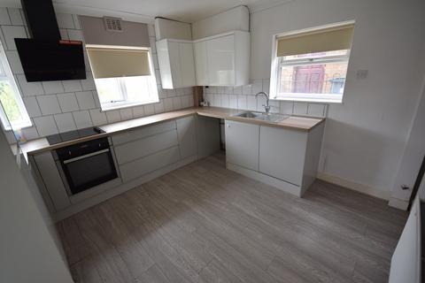 3 bedroom semi-detached house to rent, Beverley Drive, Bentilee