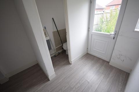 3 bedroom semi-detached house to rent, Beverley Drive, Bentilee