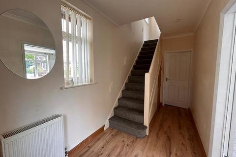 3 bedroom semi-detached house to rent, Daniel Crescent, Mansfield, Nottinghamshire