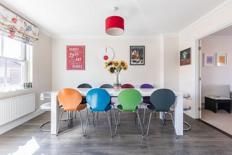 5 bedroom townhouse for sale, Chain Free in Norwich