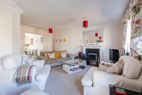 5 bedroom townhouse for sale, Chain Free in Norwich