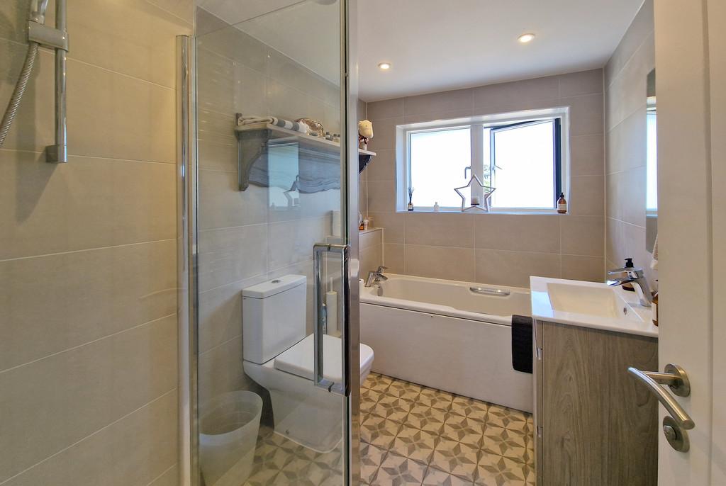 68 QKR Bathroom