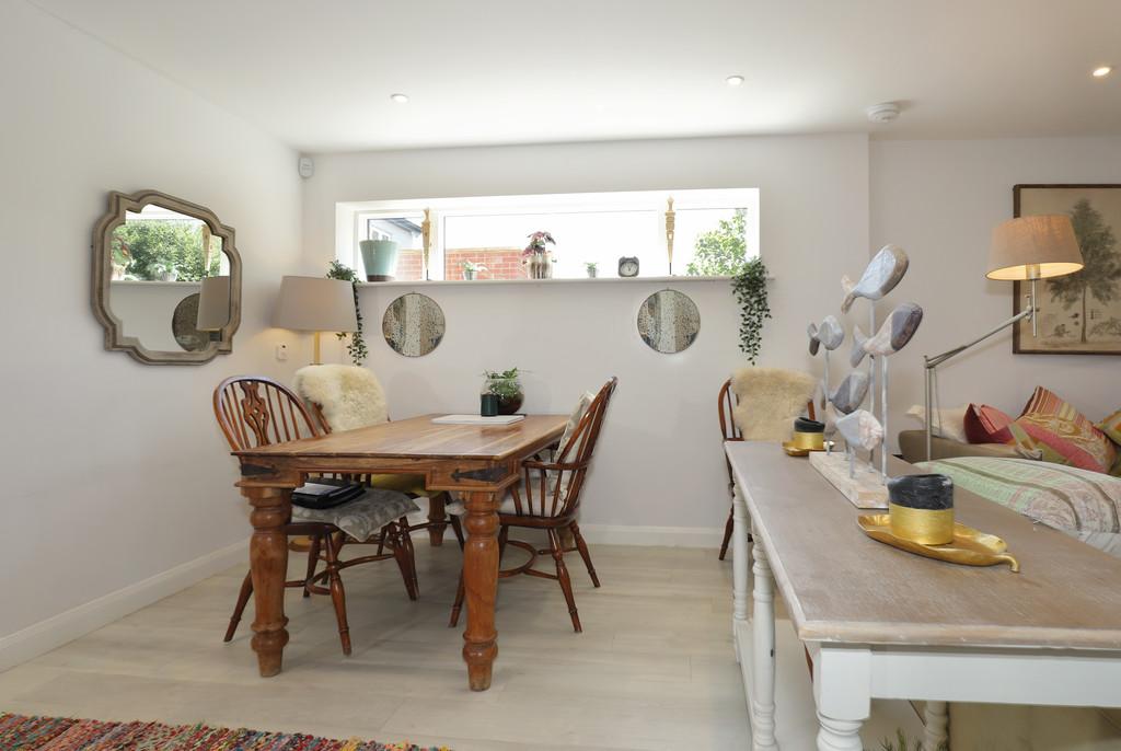 68 QKR Dining Area