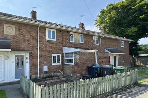 3 bedroom terraced house to rent, Cedar Grove, Westbury