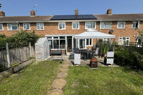 3 bedroom terraced house to rent, Cedar Grove, Westbury