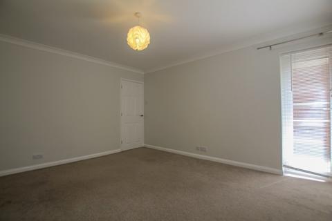 2 bedroom flat to rent, Stroud Green, Newbury RG14
