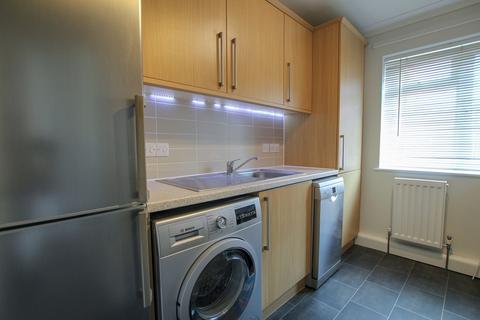 2 bedroom flat to rent, Stroud Green, Newbury RG14