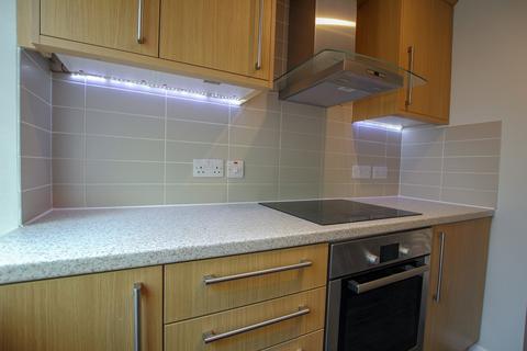 2 bedroom flat to rent, Stroud Green, Newbury RG14