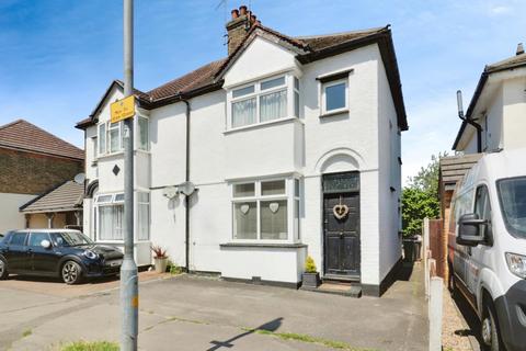 3 bedroom semi-detached house for sale, The Approach, Rayleigh, SS6