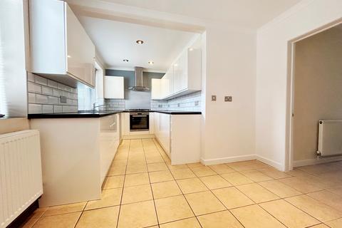 4 bedroom terraced house to rent, Bramley Road, Cheltenham GL51