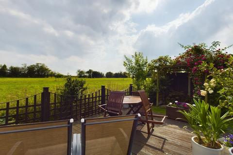 25 Vicarage Drive, Stramshall, Uttoxeter, ST14 5DL