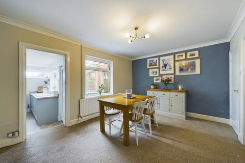 21 Bank Close, Uttoxeter, ST14 8BP