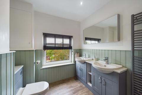 21 Bank Close, Uttoxeter, ST14 8BP