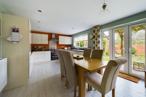 4 Bishop Place, Burton-on-trent, DE13 9EX