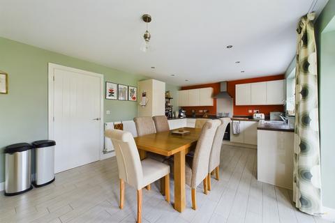 4 Bishop Place, Burton-on-trent, DE13 9EX